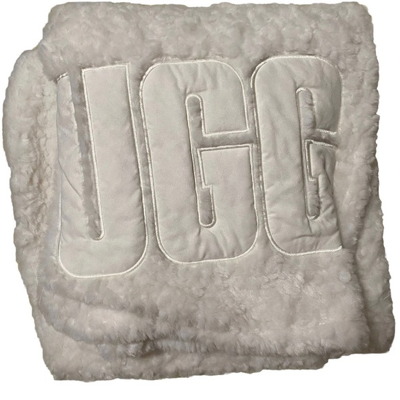 UGG Home Sawyer Logo Shearling Throw Blanket Cream 50x 70 - Picture 1 of 2